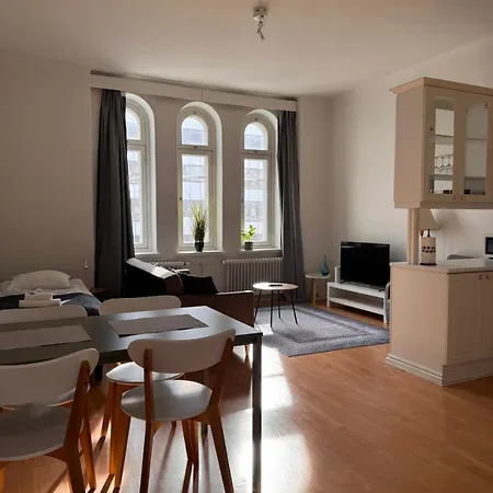 Kotimaailma - Keskustakolmio - Haemeenkatu 2 *