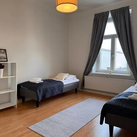 Kotimaailma - Keskustakolmio - Haemeenkatu 2 Тампере